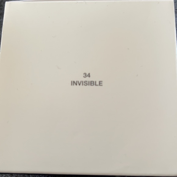 Marc Jacobs Finish Line 34 Invisible Setting Powder - Picture 2 of 6